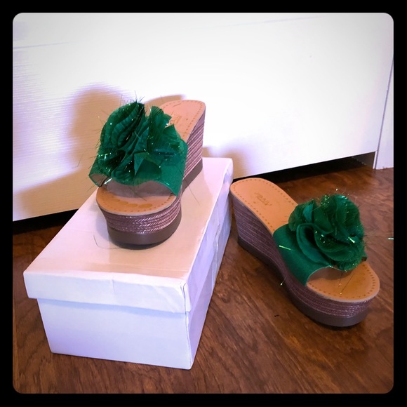 Brand new green wedge sandals - Picture 1 of 3